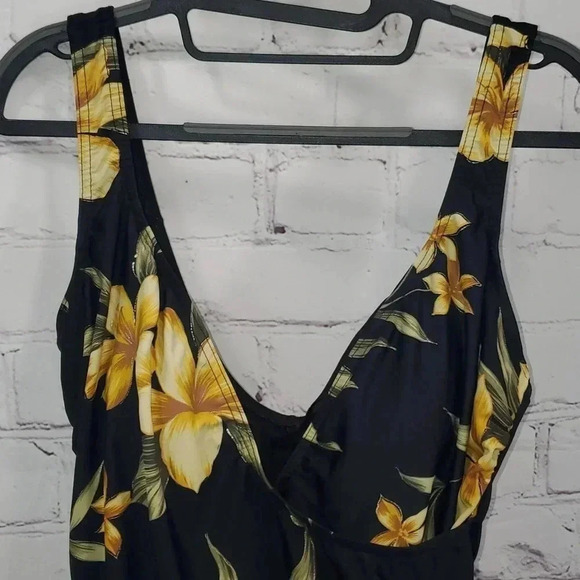 Silhouette Solutions One Piece Figure Flattering Swimsuit black/gold size 14 - Picture 2 of 15